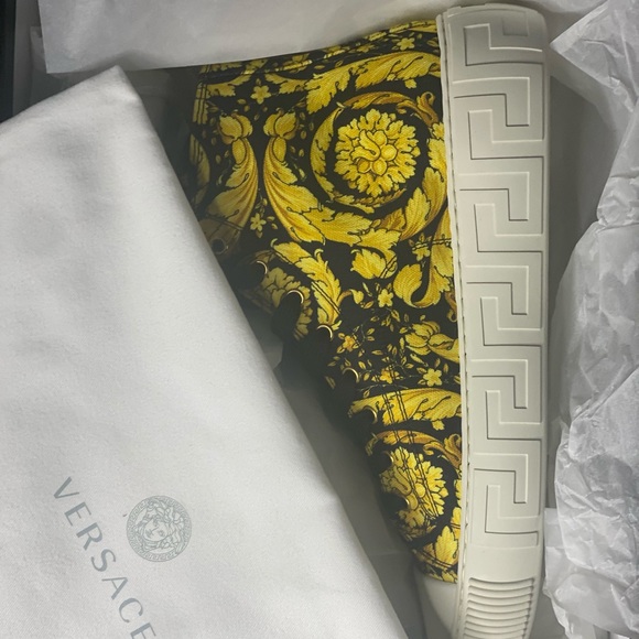 👑🌟🔥STUNNING VERCSACE SNEAKERS 🔥🌟👑 - Picture 11 of 12